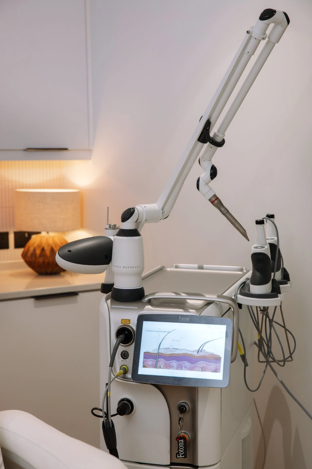 Fotona-lasermaskinen hos Sola Laserklinikk